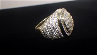 Men's 10K Diamond Cluster Oval Ring Yellow Gold 13g Size 10.5